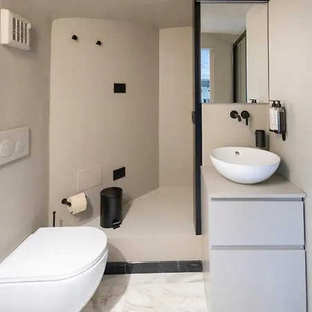 The Gateway Suite, Porta Nuova Station, *